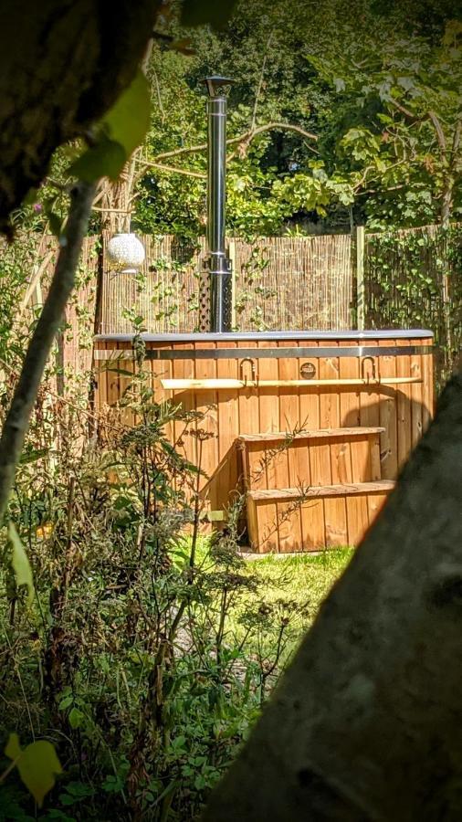 Emlyn'S Coppice - Luxury Woodland Glamping Vila Holywell  Exterior foto