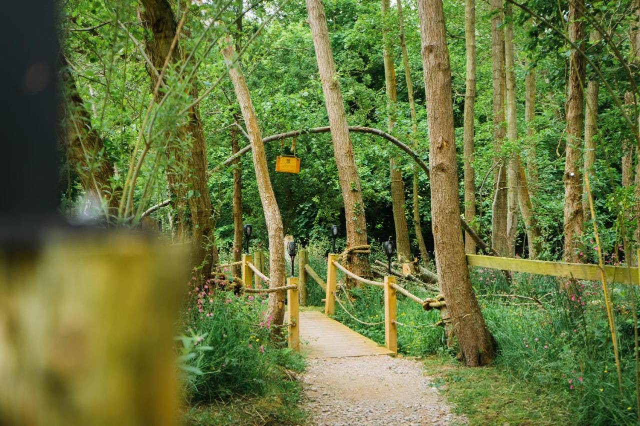 Emlyn'S Coppice - Luxury Woodland Glamping Vila Holywell  Exterior foto