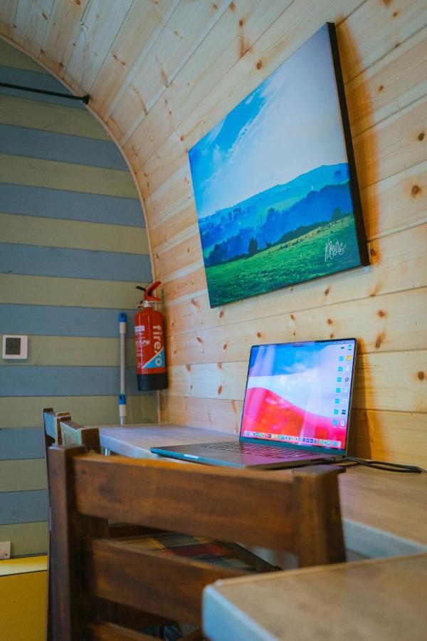 Emlyn'S Coppice - Luxury Woodland Glamping Vila Holywell  Exterior foto