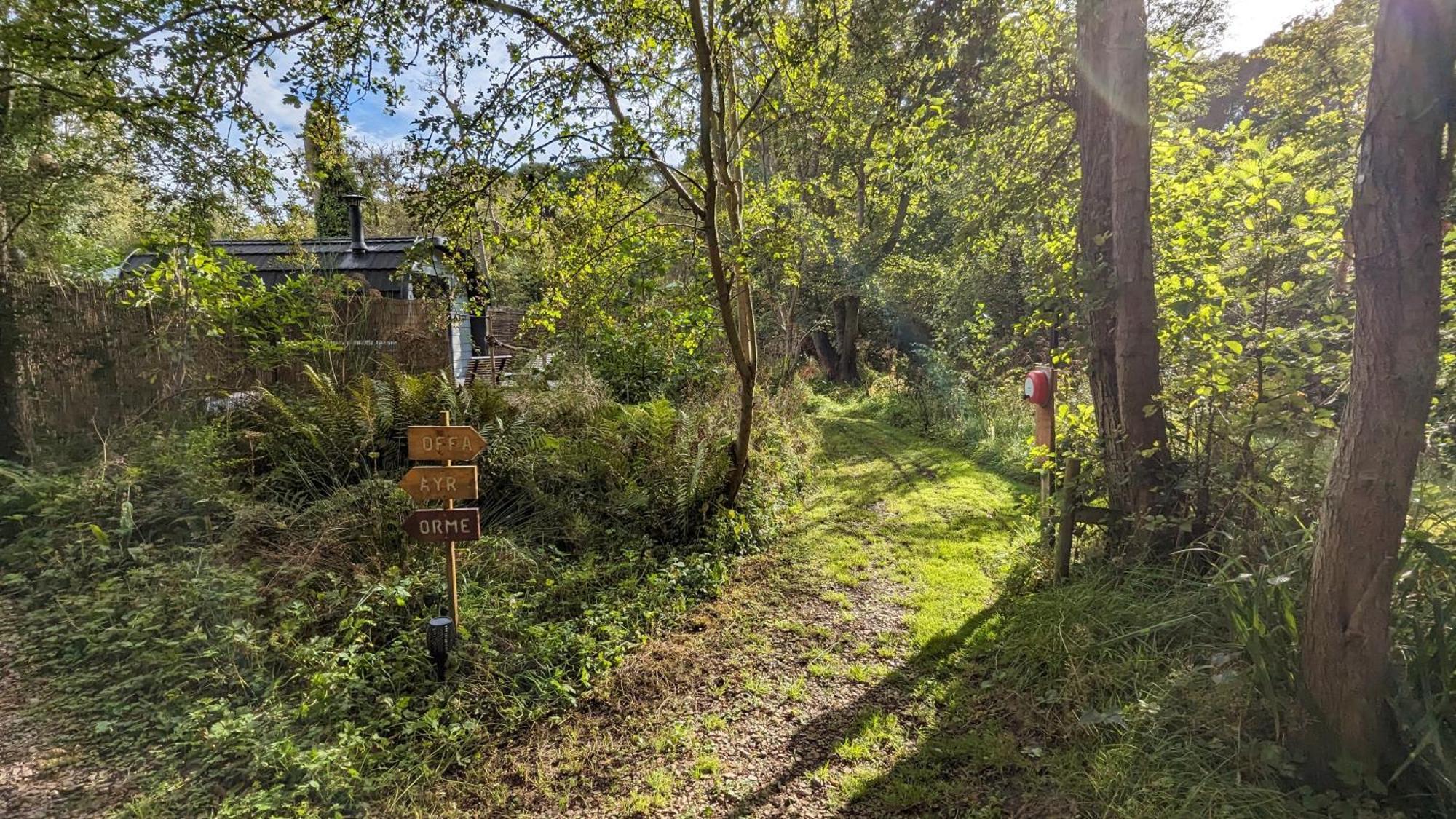 Emlyn'S Coppice - Luxury Woodland Glamping Vila Holywell  Exterior foto